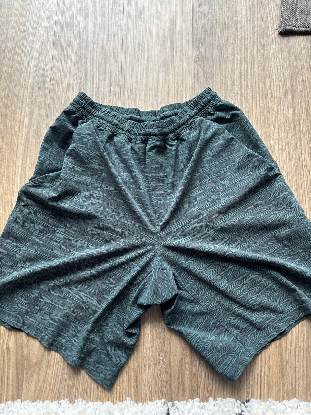 Men’s Lululemon 7’ shorts.
Men’s Medium